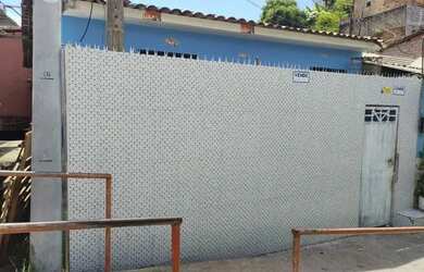 Imagem: A casa possui 2 Dormitórios, 1 Banheiro e está localizado