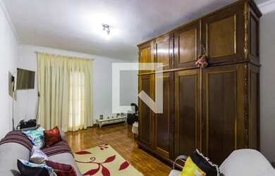 Imagem: A casa possui 3 Dormitórios, 3 Banheiros, 5 Vagas na garagem