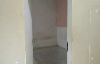 Imagem: A casa possui 1 Dormitório e 2 Banheiros e está localizado