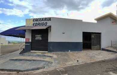 Imagem: A casa possui 3 Dormitórios, 2 Banheiros, 1 Vaga na garagem