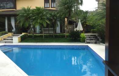 Imagem: A casa em condomínio possui 4 Dormitórios, 5 Banheiros, 5