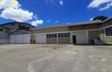 Imagem: O depósito possui 5 Vagas na garagem, 2.450m² de Área e