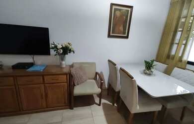 Imagem: A casa em condomínio possui 2 Dormitórios, 2 Banheiros, 2