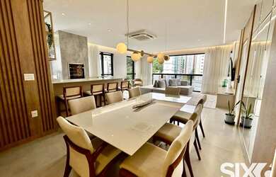 Imagem: O apartamento possui 4 Dormitórios, 5 Banheiros, 2 Vagas na