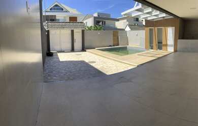 Imagem: A casa em condomínio possui 4 Dormitórios, 4 Banheiros, 4