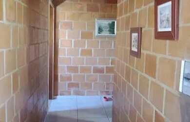 Imagem: A casa em condomínio possui 3 Dormitórios, 2 Banheiros, 4