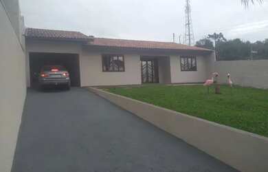 Imagem: A casa possui 3 Dormitórios, 1 Banheiro, 4 Vagas na garagem