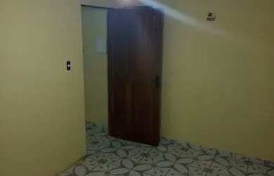 Imagem: A casa possui 1 Dormitório, 1 Banheiro, 1 Vaga na garagem e