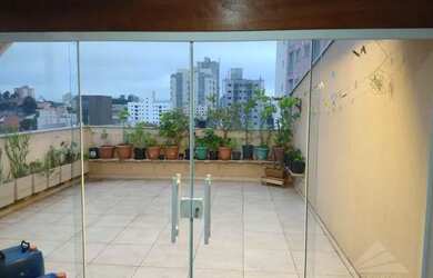 Imagem: O apartamento na cobertura possui 2 Dormitórios, 1 Banheiro