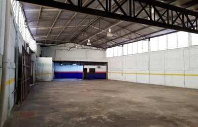 Imagem: O depósito possui 5 Vagas na garagem, 460m² de Área e está