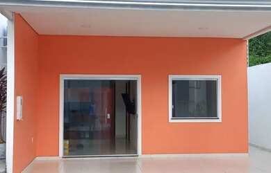 Imagem: A casa possui 2 Dormitórios, 1 Banheiro, 2 Vagas na garagem