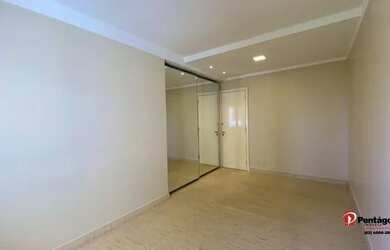 Imagem: O apartamento possui 4 Dormitórios, 1 Banheiro, 3 Vagas na