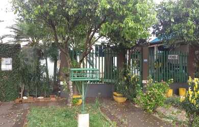 Imagem: A casa possui 2 Dormitórios, 1 Banheiro, 1 Vaga na garagem