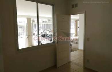 Imagem: A kitnet possui 1 Dormitório, 1 Banheiro, 1 Vaga na garagem