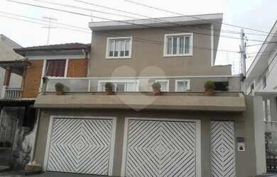 Imagem: A casa possui 3 Dormitórios, 5 Banheiros, 3 Vagas na garagem