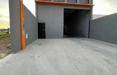 Imagem: O depósito possui 2 Vagas na garagem, 123m² de Área e está