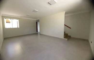 Imagem: A casa possui 3 Dormitórios, 3 Banheiros, 2 Vagas na garagem