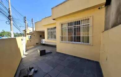 Imagem: A casa possui 2 Dormitórios, 1 Banheiro, 1 Vaga na garagem