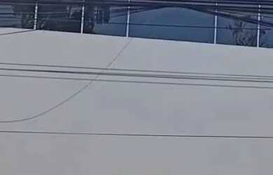 Imagem: O depósito possui 4 Vagas na garagem, 360m² de Área e está