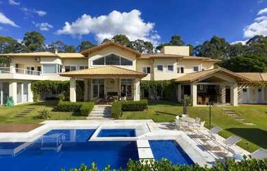 Imagem: A casa em condomínio possui 5 Dormitórios, 5 Banheiros, 5