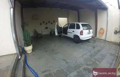 Imagem: A casa à venda possui 3 Dormitórios, 2 Banheiros, 2 Vagas