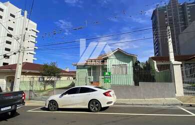 Imagem: A casa possui 3 Dormitórios, 1 Banheiro, 5 Vagas na garagem