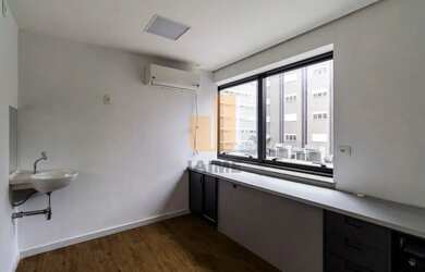 Imagem: O depósito possui 1 Vaga na garagem, 36m² de Área e está