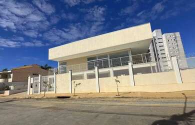 Imagem: O apartamento possui 3 Dormitórios, 3 Banheiros, 2 Vagas na