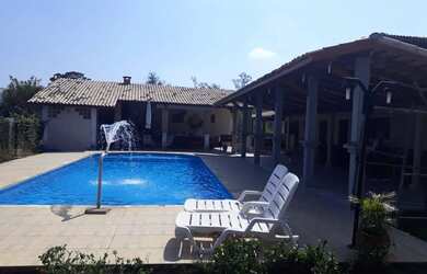 Imagem: A pousada chalé possui 3 Dormitórios, Acomodam 20 pessoas