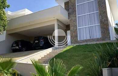 Imagem: A casa em condomínio possui 4 Dormitórios, 5 Banheiros, 4