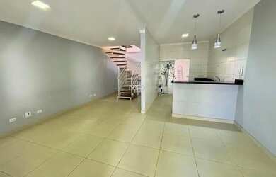 Imagem: A casa possui 3 Dormitórios, 3 Banheiros, 4 Vagas na garagem