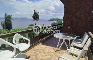 Imagem: A casa possui 5 Dormitórios, 5 Banheiros, 2 Vagas na garagem