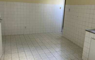 Imagem 9: Apartamento com 2/4 com dependência no Politeama de Cima