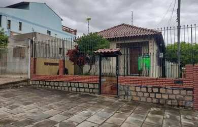 Imagem: A casa possui 2 Dormitórios, 2 Banheiros, 1 Vaga na garagem