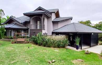 Imagem: A casa em condomínio possui 4 Dormitórios, 4 Banheiros, 5