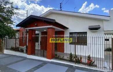 Imagem: O depósito possui 2 Vagas na garagem, 121m² de Área e está