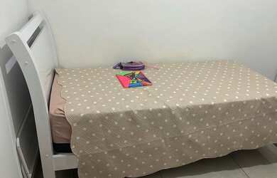 Imagem: O apartamento possui 2 Dormitórios, 1 Banheiro, 1 Vaga na garagem