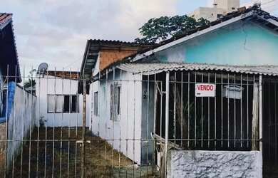 Imagem: A casa possui 5 Dormitórios, 2 Banheiros, 3 Vagas na garagem