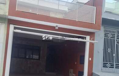 Imagem: A casa possui 3 Dormitórios, 4 Banheiros, 2 Vagas na garagem