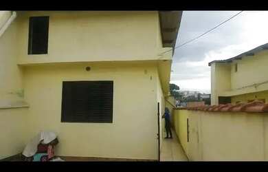 Imagem: A casa possui 5 Dormitórios, 5 Banheiros, 2 Vagas na garagem