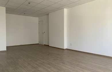 Imagem: O depósito possui 1 Vaga na garagem e 40m² de Área e está