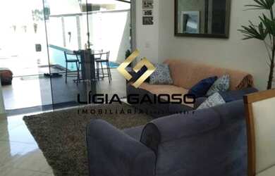 Imagem: A casa em condomínio possui 4 Dormitórios, 3 Banheiros, 2