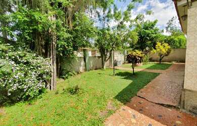 Imagem: A casa possui 4 Dormitórios, 3 Banheiros, 150m² de Área e