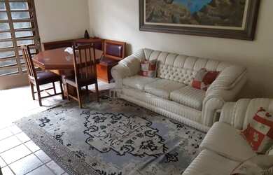 Imagem: A casa possui 4 Dormitórios, 5 Banheiros, 5 Vagas na garagem