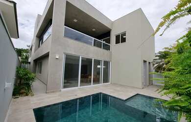 Imagem: A casa em condomínio possui 5 Dormitórios, 5 Banheiros, 4