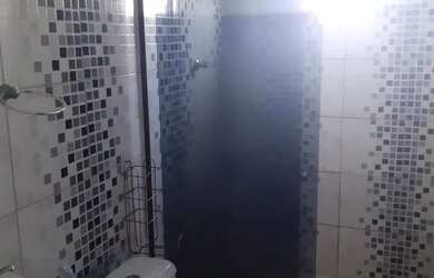 Imagem: A casa possui 2 Dormitórios e 1 Banheiro e está localizado