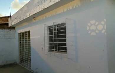 Imagem: A casa possui 2 Dormitórios, 1 Banheiro, 80m² de Área e