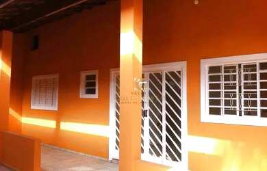 Imagem: A casa possui 4 Dormitórios, 3 Banheiros, 3 Vagas na garagem