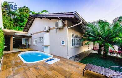 Imagem: A casa possui 4 Dormitórios, 4 Banheiros, 3 Vagas na garagem