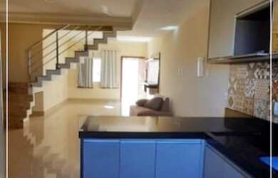 Imagem: A casa possui 3 Dormitórios, 2 Banheiros, 1 Vaga na garagem